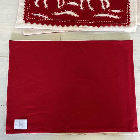 Alpine Moose Red and White Placements Kohl’s Set of 4 - Picture 4 of 6